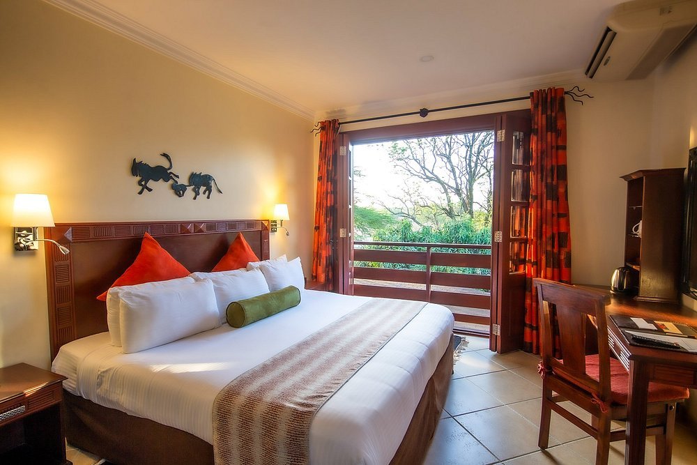 African Tulip Guest Room Wildebeest View